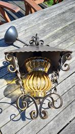 Smeedijzeren antieke plafondlamp vintage geel glas hallamp, Ophalen of Verzenden