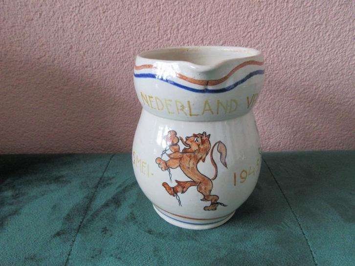 Aardewerk Bevrijdings kannetje 5 Mei 1945. Goedewagen Gouda, Verzamelen, Militaria | Tweede Wereldoorlog, Overige soorten, Kunstobject