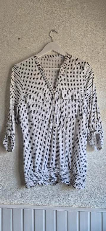 Leuk gestippeld shirt, maat 40/42 beschikbaar voor biedingen