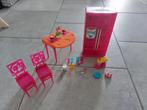 Barbie met koelkast en eetkamer, Ophalen of Verzenden, Zo goed als nieuw, Barbie