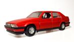 Alfa Romeo 75 Bburago 1:24 - Rood, Hobby en Vrije tijd, Modelauto's | 1:24, Ophalen of Verzenden, Gebruikt, Auto, Bburago