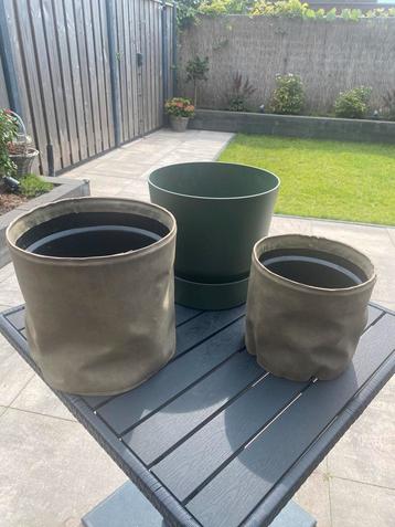 Diverse Bloempotten Elho maat 30cm / 25cm / 20cm beschikbaar voor biedingen