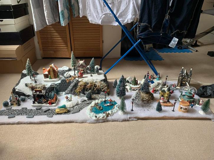 Kerstdorp op plateau., Verzamelen, Complete verzamelingen en Collecties, Ophalen of Verzenden