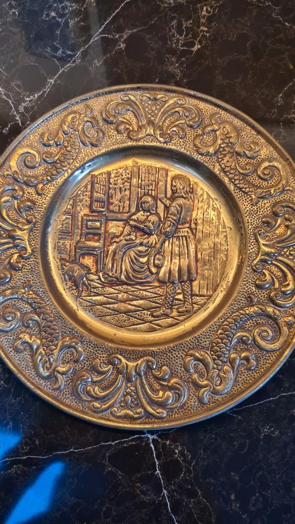 Decoratief Metalen Bord met Interieurscène, Antiek en Kunst, Antiek | Schalen, Ophalen