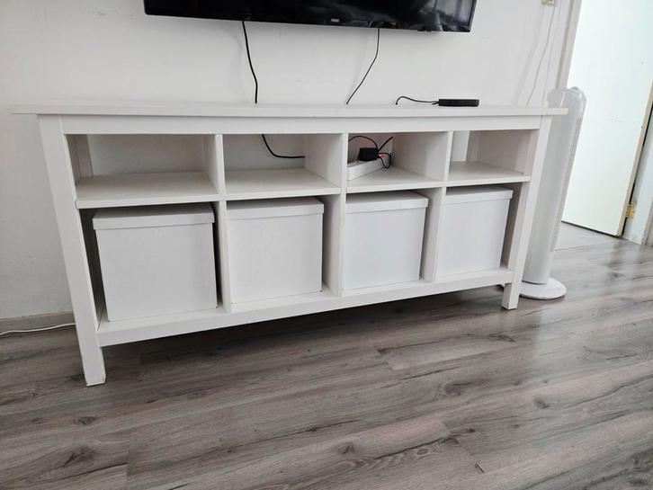 HEMNES Sidetable / Dressoir / TV meubel Wit, Huis en Inrichting, Kasten | Dressoirs, Zo goed als nieuw, 25 tot 50 cm, Ophalen