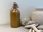 Oude stenen bierfles / kruik met beugelsluiting. Aardewerk, Ophalen