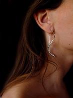 Zilveren moderne oorbellen handgemaakt by Laura Essayie, Hangers, Verzenden, Nieuw, Zilver
