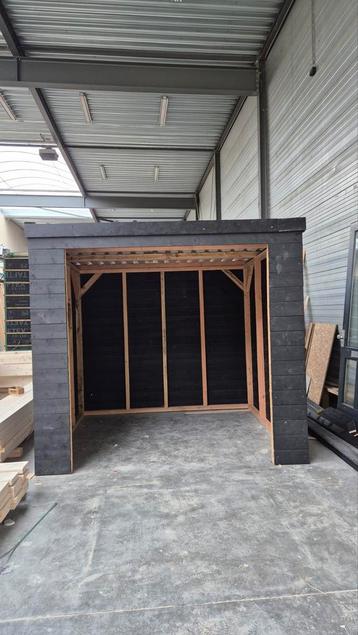 Houten berging showmodel met korting  beschikbaar voor biedingen