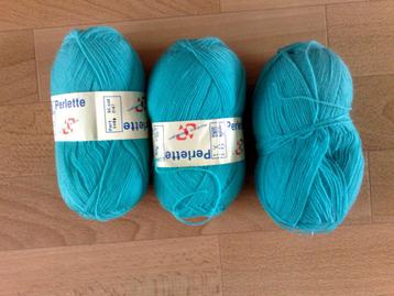 3 x Bollen 100% Acryl , haken en breien beschikbaar voor biedingen