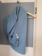 Poncho/ sjaal gehaakt warme  zacht blauw, Kleding | Dames, Mutsen, Sjaals en Handschoenen, Ophalen of Verzenden, Nieuw, Maat 46/48 (XL) of groter