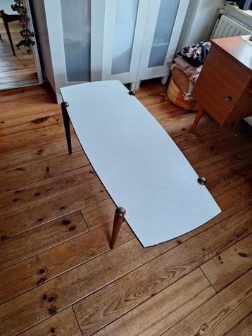 Vintage mid century Scandinavische salontafel uit 1958 beschikbaar voor biedingen