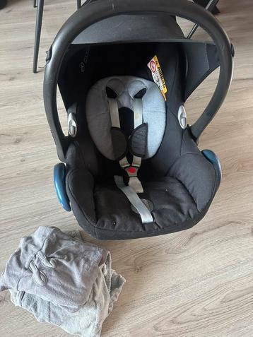 Maxi cosi met hoes en verkleiner beschikbaar voor biedingen