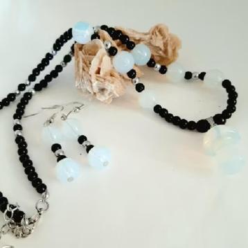 Unieke Natuursteen Ketting & Oorbellen Onyx en Opaliet beschikbaar voor biedingen