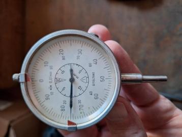 Meetklok 0,01 nauwkeurig.  Meetgereedschap beschikbaar voor biedingen