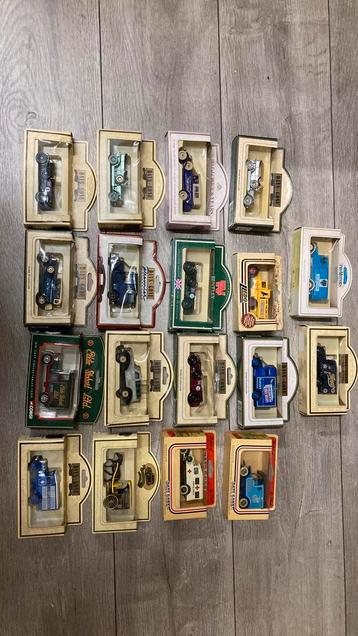 18 modelauto’s days gone lledo  corgi beschikbaar voor biedingen