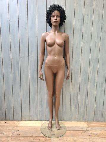 donkere etalagepop dame Hans Boodt mannequins paspop  beschikbaar voor biedingen