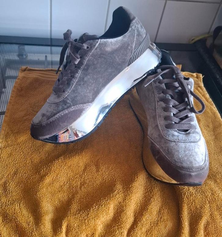 Stoere Calvin Klein Jeans Velvet Cate Sneakers, Kleding | Dames, Schoenen, Zo goed als nieuw, Sneakers of Gympen, Grijs, Ophalen of Verzenden