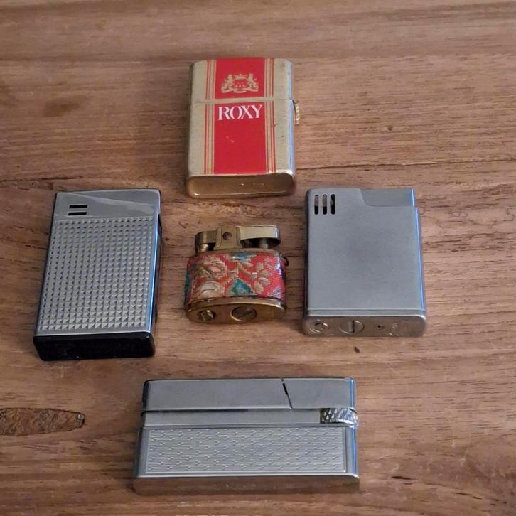 5 oude aanstekers benzine en gas....jaren 70/80, Verzamelen, Rookartikelen, Aanstekers en Luciferdoosjes, Zo goed als nieuw, Aansteker