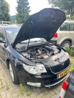 Skoda Superb 2010 - tik in de motor, Auto diversen, Schadeauto's, Ophalen, Zwart, Handgeschakeld, Sedan