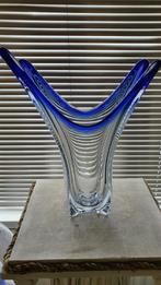 Grote Kristallen Vaas Helder met Blauw uit 1968 Hoog 42 cm, Antiek en Kunst, Ophalen