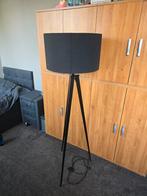 Vloerlamp | 3-poot | Met grote lampenkap | Voetschakelaar, Ophalen, Zo goed als nieuw, 150 tot 200 cm