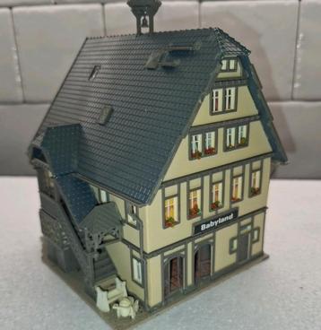 Groot huis met baby winkel ho beschikbaar voor biedingen