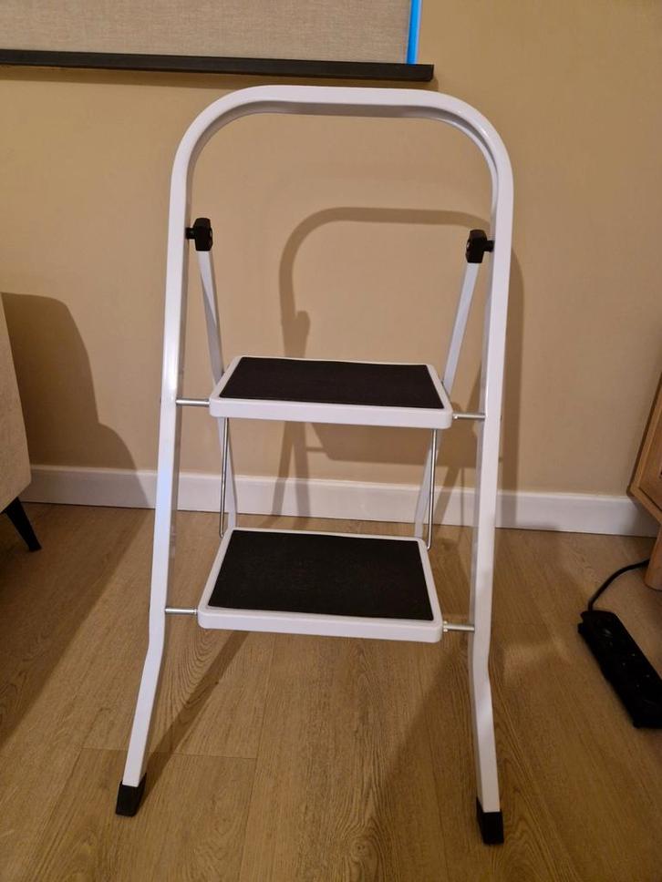 Keukentrap 2 treden (2x), Doe-het-zelf en Verbouw, Ladders en Trappen, Zo goed als nieuw, Trap, Minder dan 2 meter, Opvouwbaar of Inschuifbaar