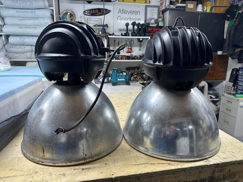 Set van 2 Originele Philips HDK Industrielampen – E27/LED, Ophalen, Gebruikt, 50 tot 75 cm, Vintage patina: beide gebruikssporen/roest, een meer dan ander.