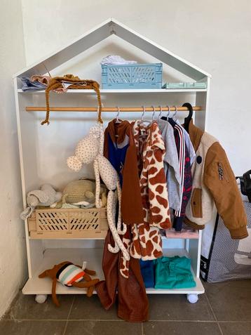 Kledingrek huisje kinderkamer beschikbaar voor biedingen
