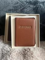 Suitsuit camel kleur paspoorthoesje - nieuw, Sieraden, Tassen en Uiterlijk, Portemonnees, Ophalen of Verzenden, Nieuw, Bruin, Overige merken