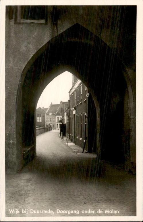 Doorgang onder de Molen in Wijk bij Duurstede, Verzamelen, Ansichtkaarten | Nederland, Gelopen, Utrecht, 1920 tot 1940, Ophalen of Verzenden