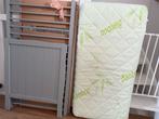 Ledikant grijsgroen IKEA + matras - Gratis af te halen!, Kinderen en Baby's, Babywiegjes en Ledikanten, Ophalen, Gebruikt, Ledikant