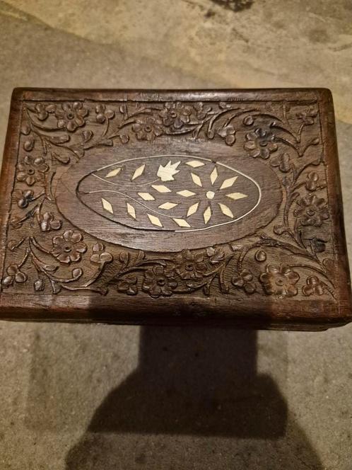 Houten Sieradendoosje met Houtsnijwerk, Antiek en Kunst, Antiek | Woonaccessoires, Ophalen of Verzenden