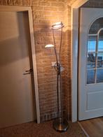 Werkende lamp, met vele schade! Zie tekst, Huis en Inrichting, Lampen | Vloerlampen, Ophalen, Gebruikt