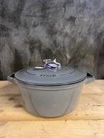 Staub gietijzer cocotte 5,2 liter, 26 cm grafiet/grijs haas, Huis en Inrichting, Keuken | Potten en Pannen, Kookpan of Snelkookpan
