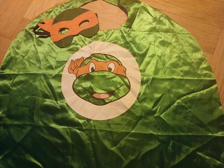 verkleedkleding, ninja turtle, cape en masker, Kinderen en Baby's, Carnavalskleding en Verkleedspullen, Zo goed als nieuw, Jongen of Meisje