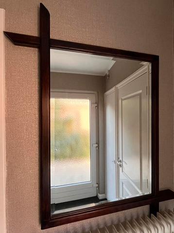 Spiegel met houten omlijsting  beschikbaar voor biedingen