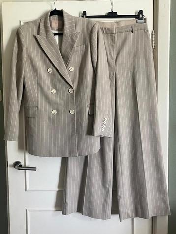 Beige  JoshV, Josh V Pleun blazer, jasje in XL Nina broek L beschikbaar voor biedingen