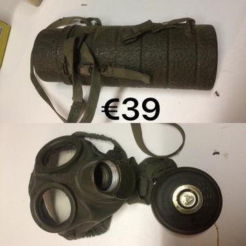 Militair Gasmasker met Tas beschikbaar voor biedingen