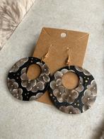 Handbeschilderde Oorbellen Black Hortensia, Ophalen of Verzenden, Zo goed als nieuw, Zwart, Overige materialen
