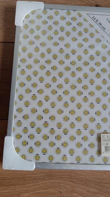 aluminium zilverkleurige lijst 24x30 beschikbaar voor biedingen