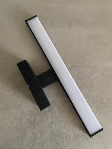 Badkamerlamp beschikbaar voor biedingen