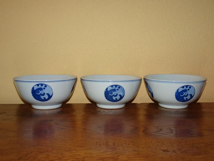 3 Chinese soep/rijstkommen met visafbeelding, Huis en Inrichting, Keuken | Servies, Zo goed als nieuw, Kom(men), Overige stijlen