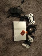 PS 2 slim silver met 2 controllers en geheugenkaarten, Spelcomputers en Games, Spelcomputers | Sony PlayStation 1, Ophalen of Verzenden