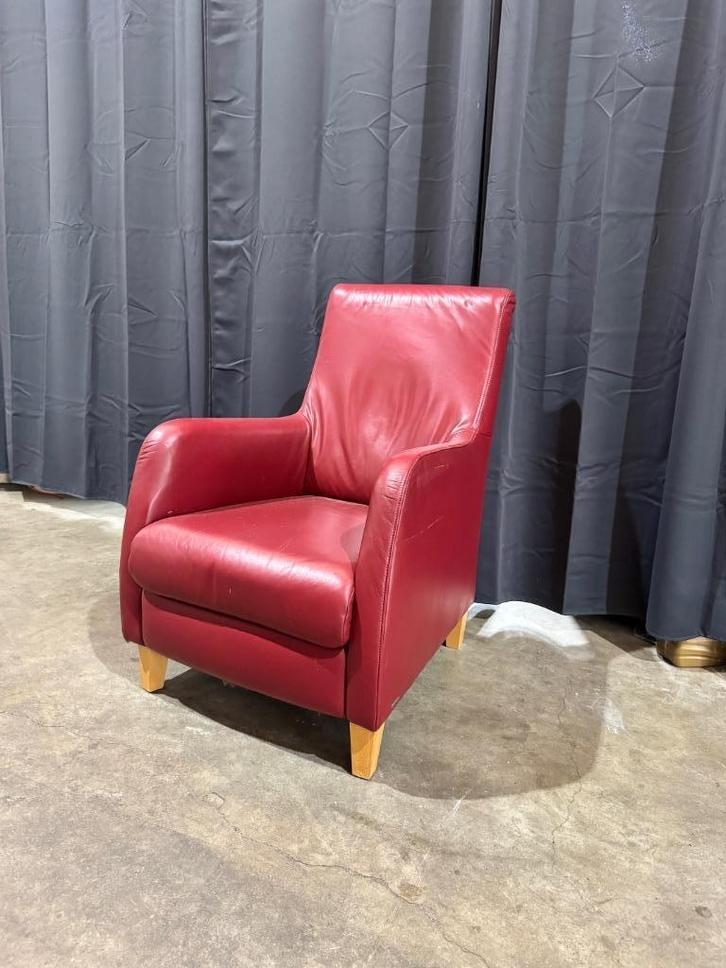 Rood lederen fauteuil van Koinor, Huis en Inrichting, Fauteuils, Zo goed als nieuw, Leer, 50 tot 75 cm, 75 tot 100 cm, Ophalen of Verzenden