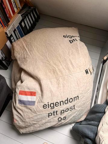 2x zitzak van oude PTT postzakken beschikbaar voor biedingen
