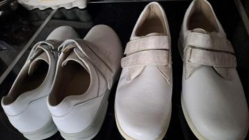 Maat 38 en 39. Witte schoenen met klittenband - stuppy 