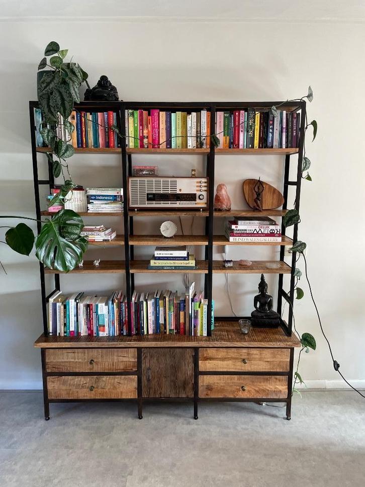 Boekenkast industrieel mangohout, Huis en Inrichting, Kasten | Boekenkasten, Zo goed als nieuw, 150 tot 200 cm, 150 tot 200 cm