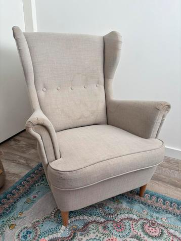 Stoel Ikea Strandmon inclusief hocker beschikbaar voor biedingen