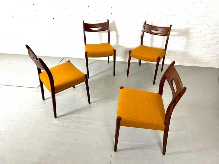 4 stuks teak houten keuken stoelen, 1960, Huis en Inrichting, Stoelen, Zo goed als nieuw, Vier, Stof, Overige kleuren, Ophalen
